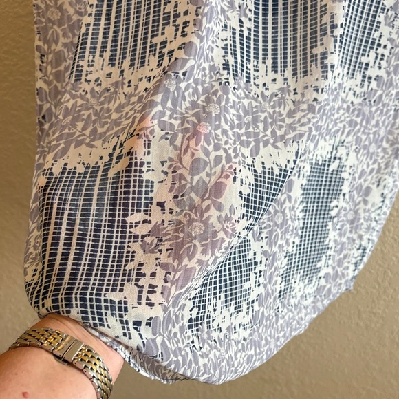 Cabi Sheer Printed Stitch Placket Blouse/ Size medium - Picture 6 of 6